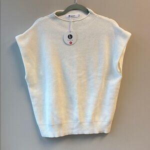 Logene NWT XL White Sleeveless Knit Top Sweater vest